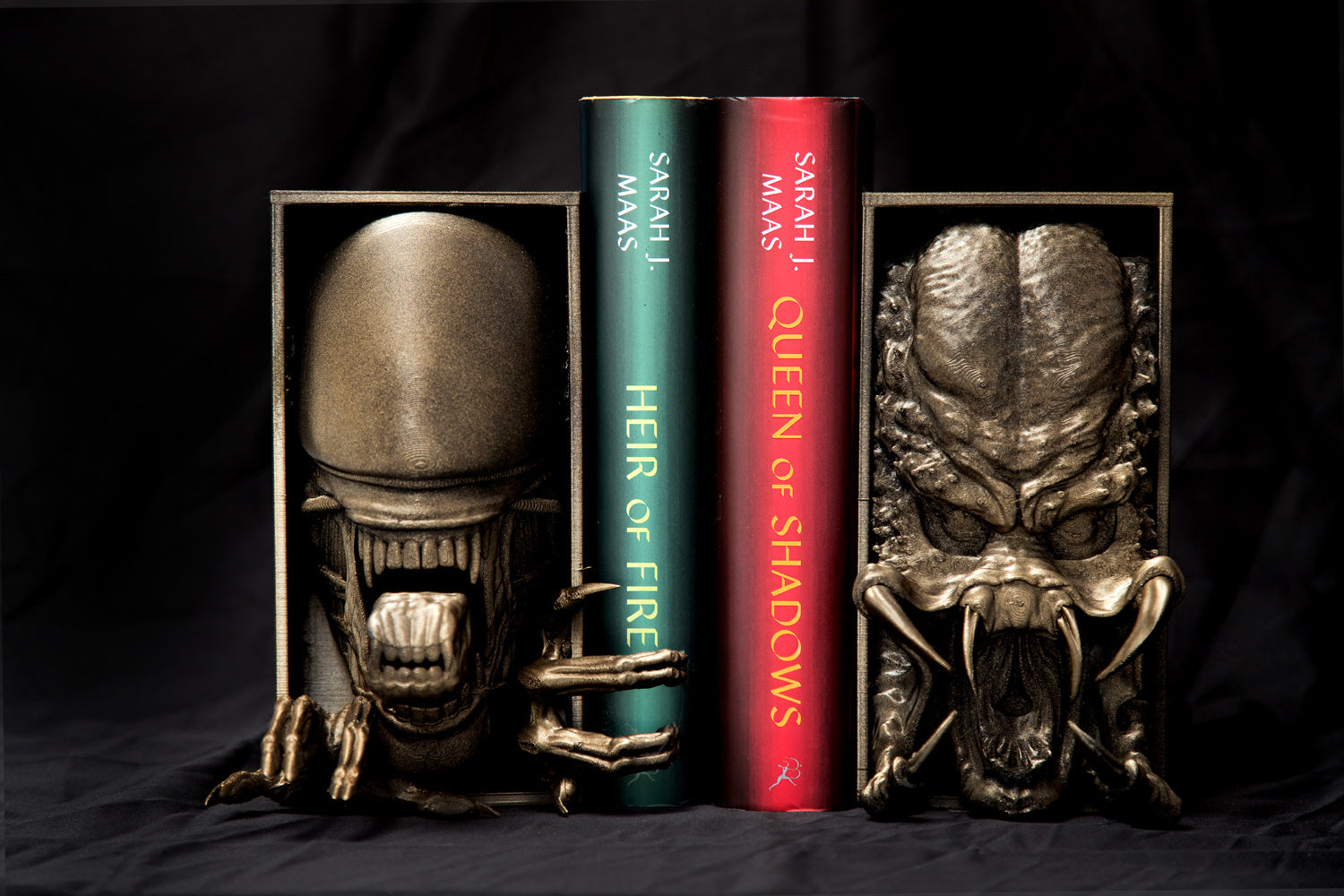3D Printed Alien and Predator Bookends